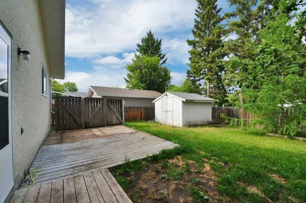22 Blackstone Avenue Lacombe AB T4L 1P7