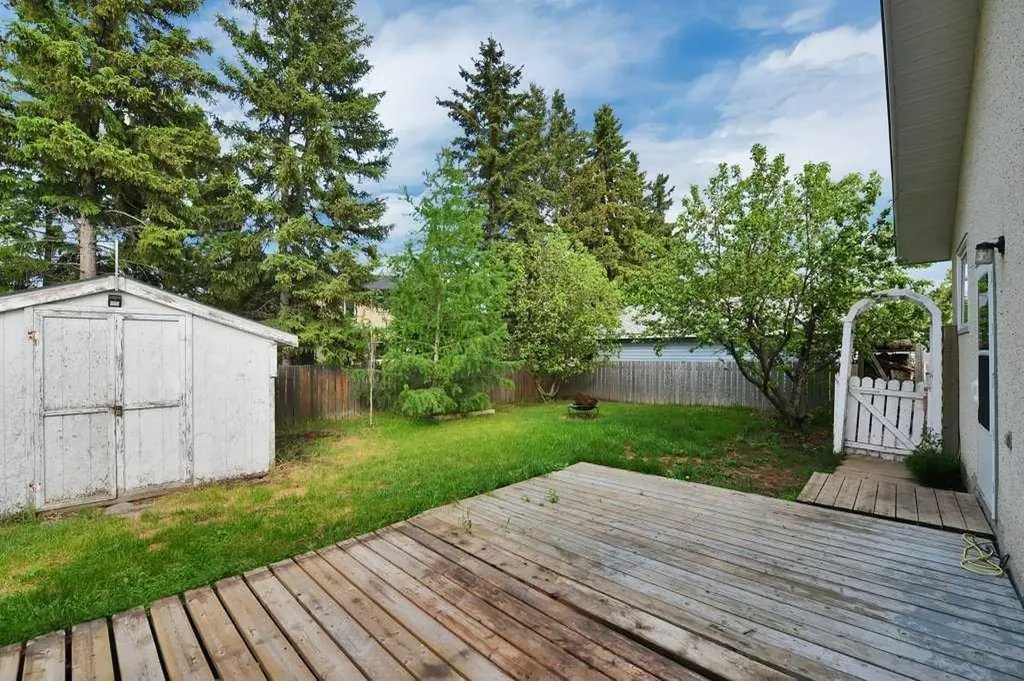 22 Blackstone Avenue Lacombe AB T4L 1P7