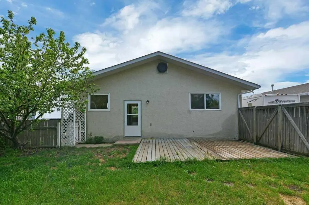 22 Blackstone Avenue Lacombe AB T4L 1P7