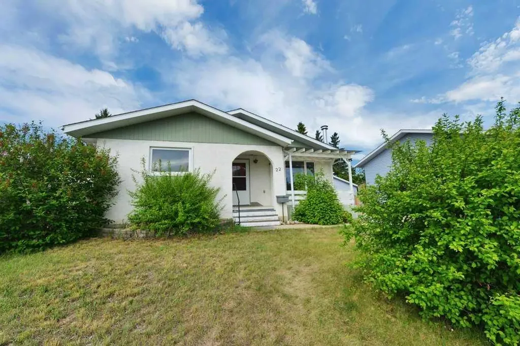 22 Blackstone Avenue Lacombe AB T4L 1P7