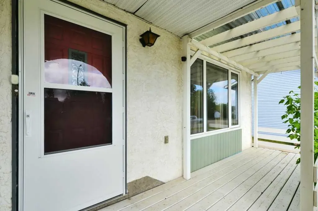 22 Blackstone Avenue Lacombe AB T4L 1P7