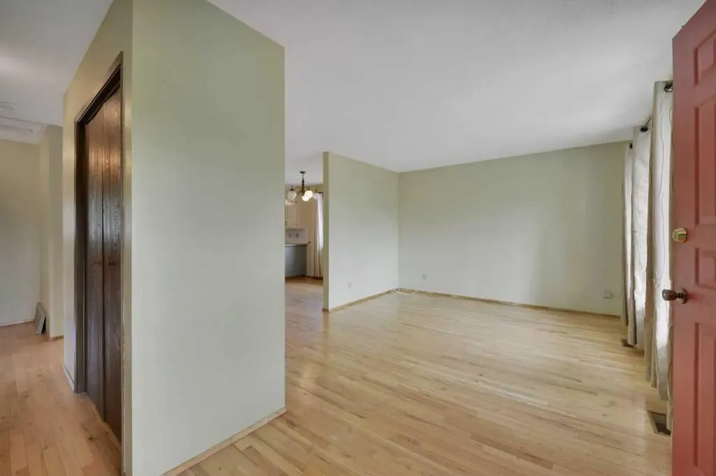 22 Blackstone Avenue Lacombe AB T4L 1P7