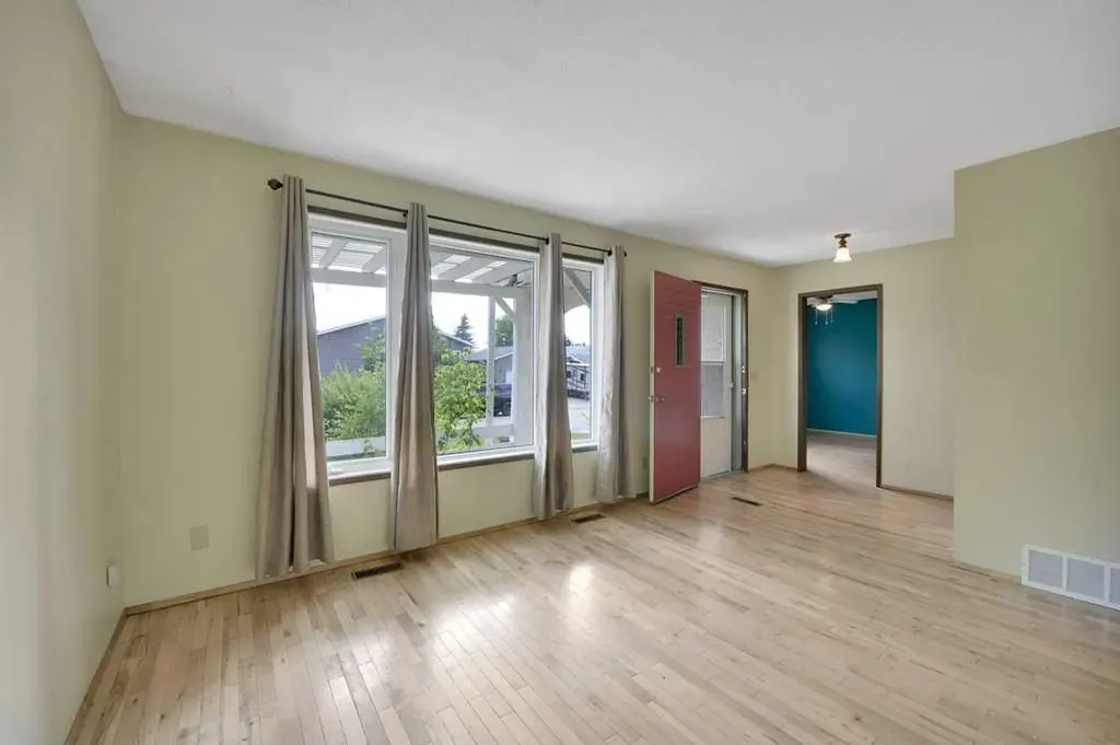 22 Blackstone Avenue Lacombe AB T4L 1P7