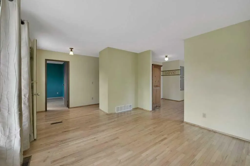 22 Blackstone Avenue Lacombe AB T4L 1P7