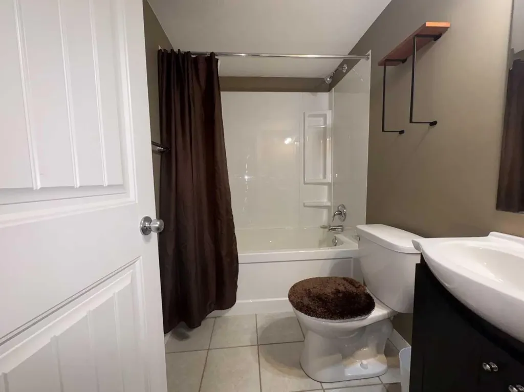 5221 15 Street Lloydminster AB T9V 0Y2