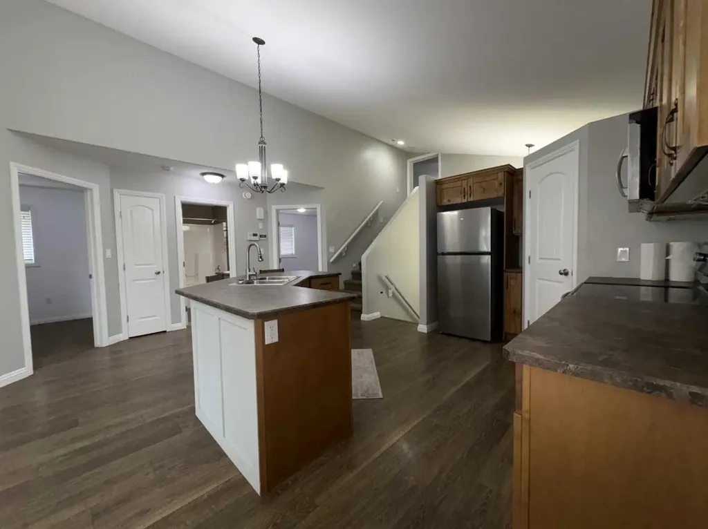 5221 15 Street Lloydminster AB T9V 0Y2