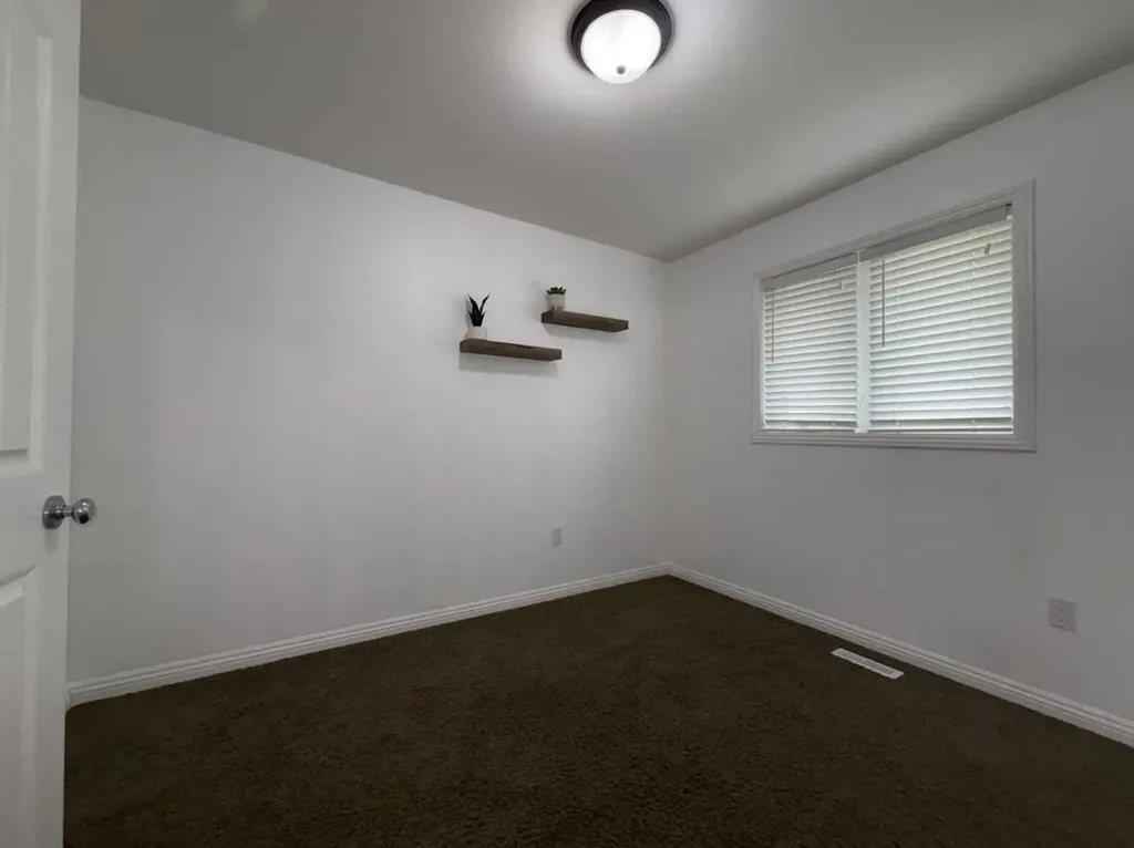 5221 15 Street Lloydminster AB T9V 0Y2