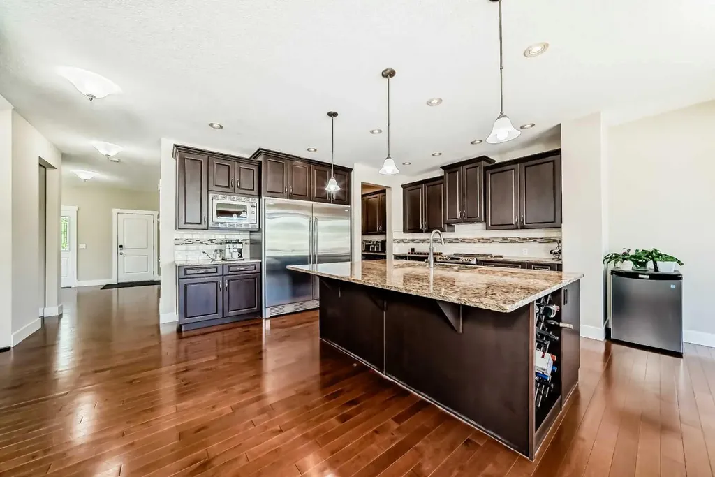 121 Drake Landing Manor Okotoks AB T1S 0E7