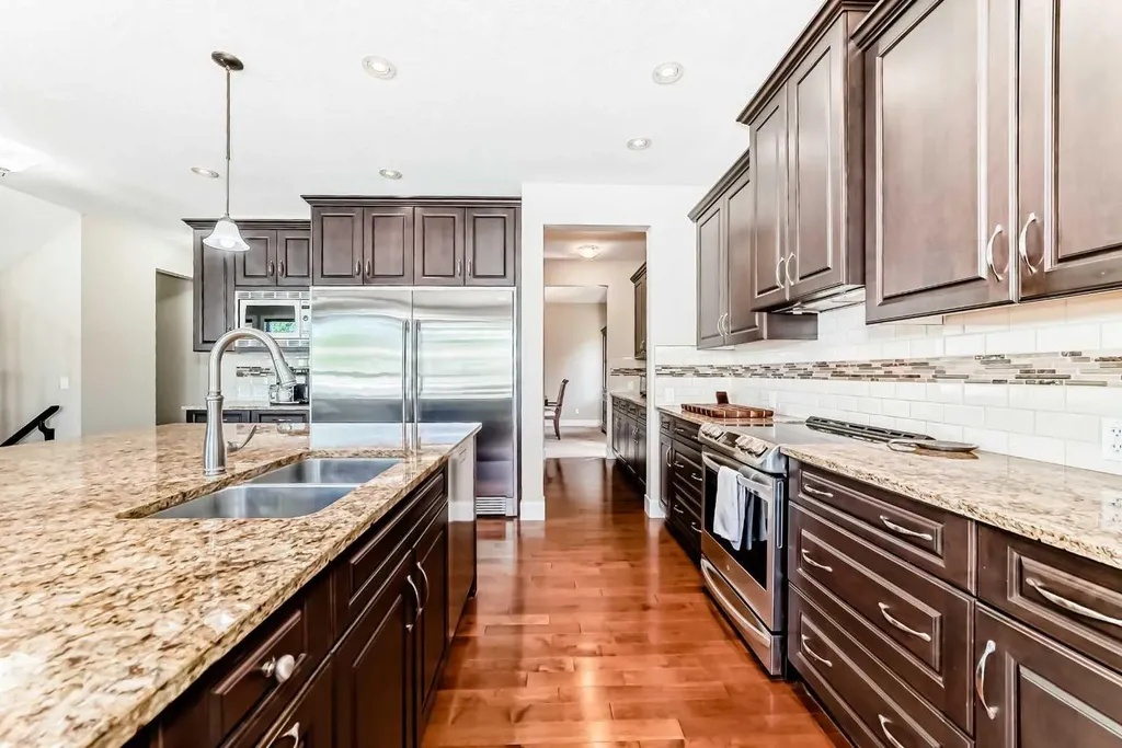 121 Drake Landing Manor Okotoks AB T1S 0E7