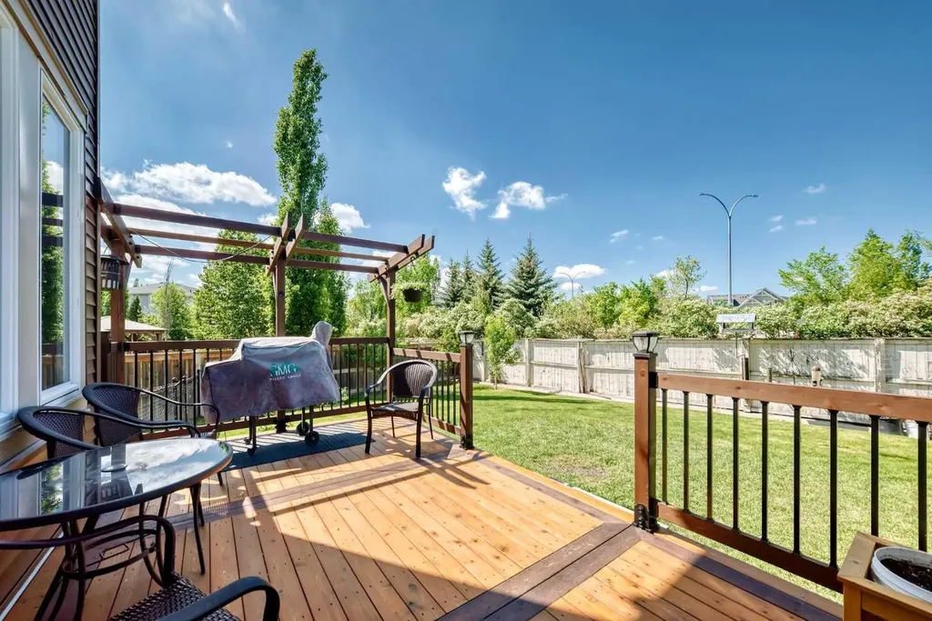 121 Drake Landing Manor Okotoks AB T1S 0E7