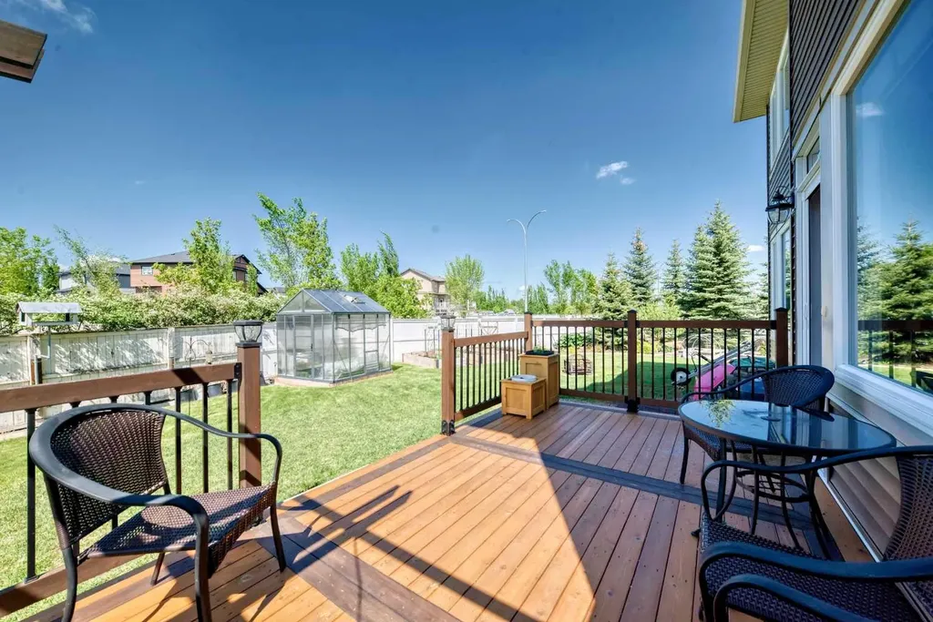 121 Drake Landing Manor Okotoks AB T1S 0E7
