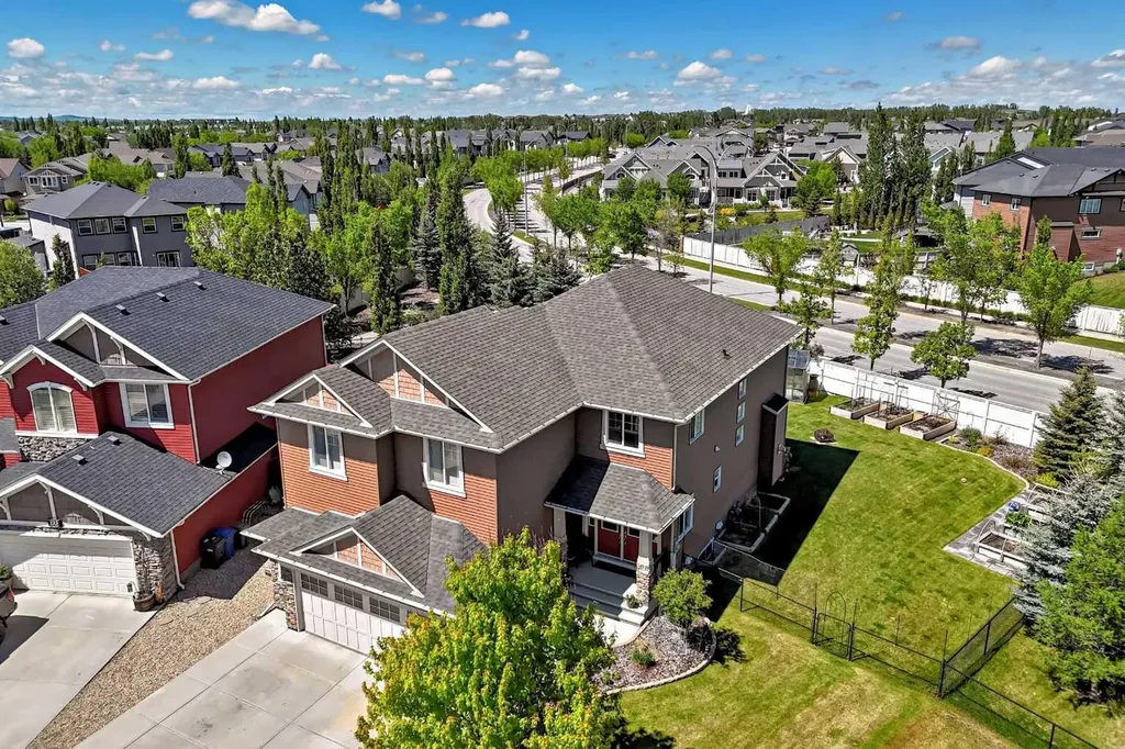 121 Drake Landing Manor Okotoks AB T1S 0E7