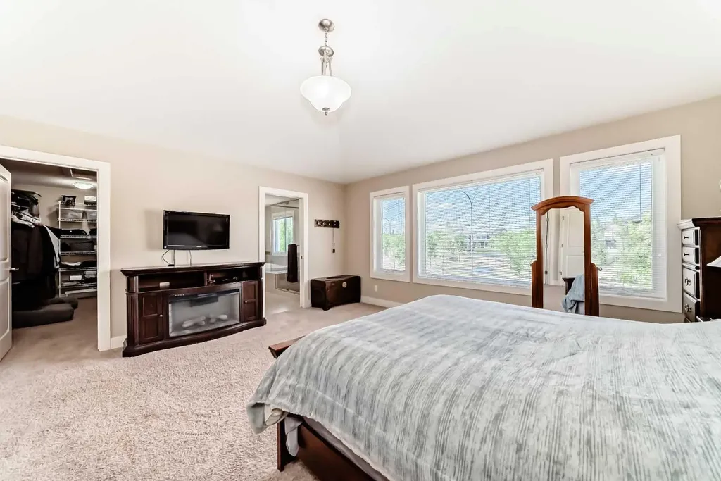 121 Drake Landing Manor Okotoks AB T1S 0E7