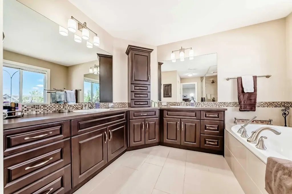 121 Drake Landing Manor Okotoks AB T1S 0E7