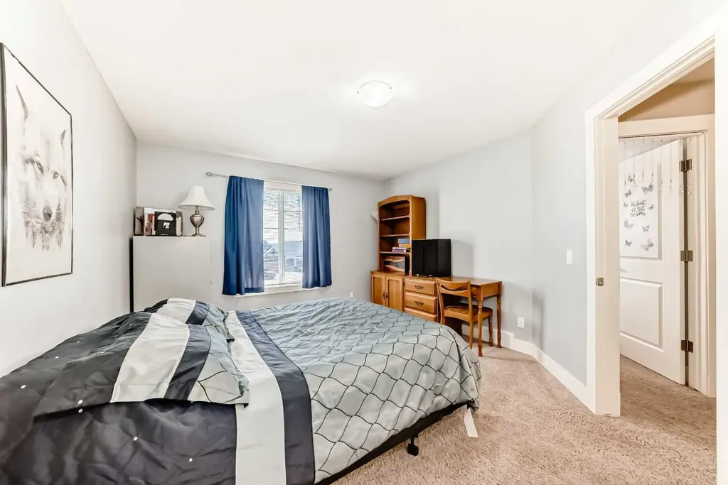 121 Drake Landing Manor Okotoks AB T1S 0E7