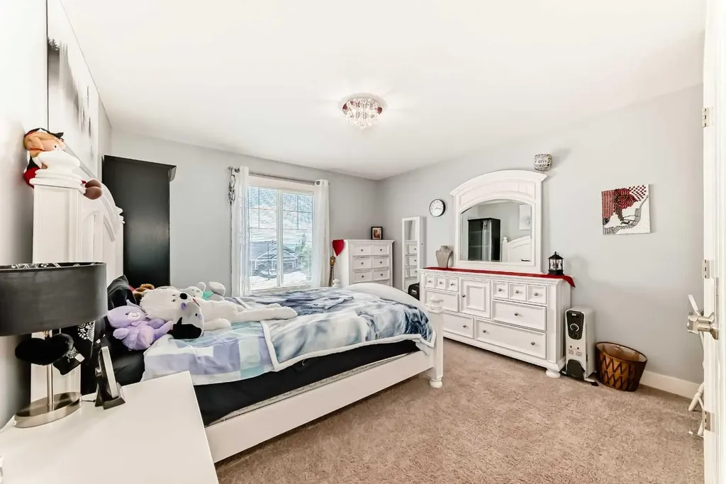 121 Drake Landing Manor Okotoks AB T1S 0E7
