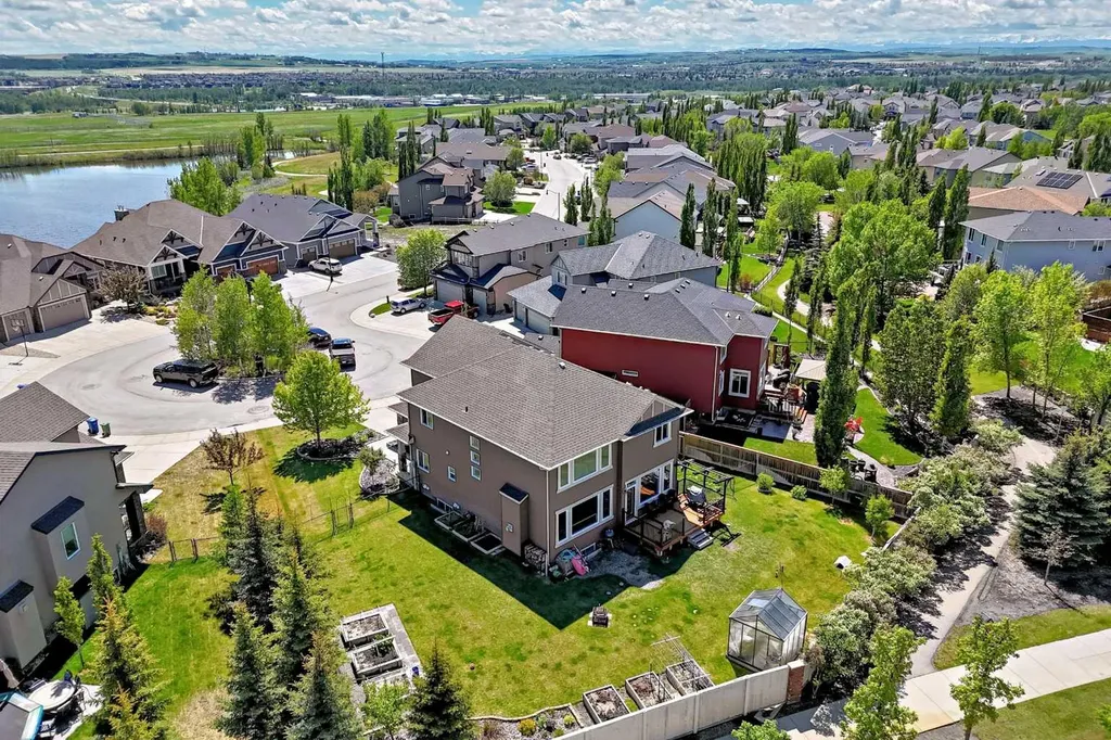 121 Drake Landing Manor Okotoks AB T1S 0E7