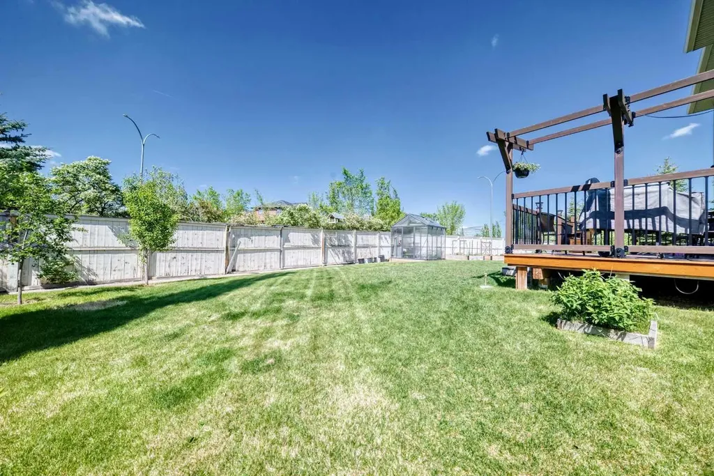 121 Drake Landing Manor Okotoks AB T1S 0E7