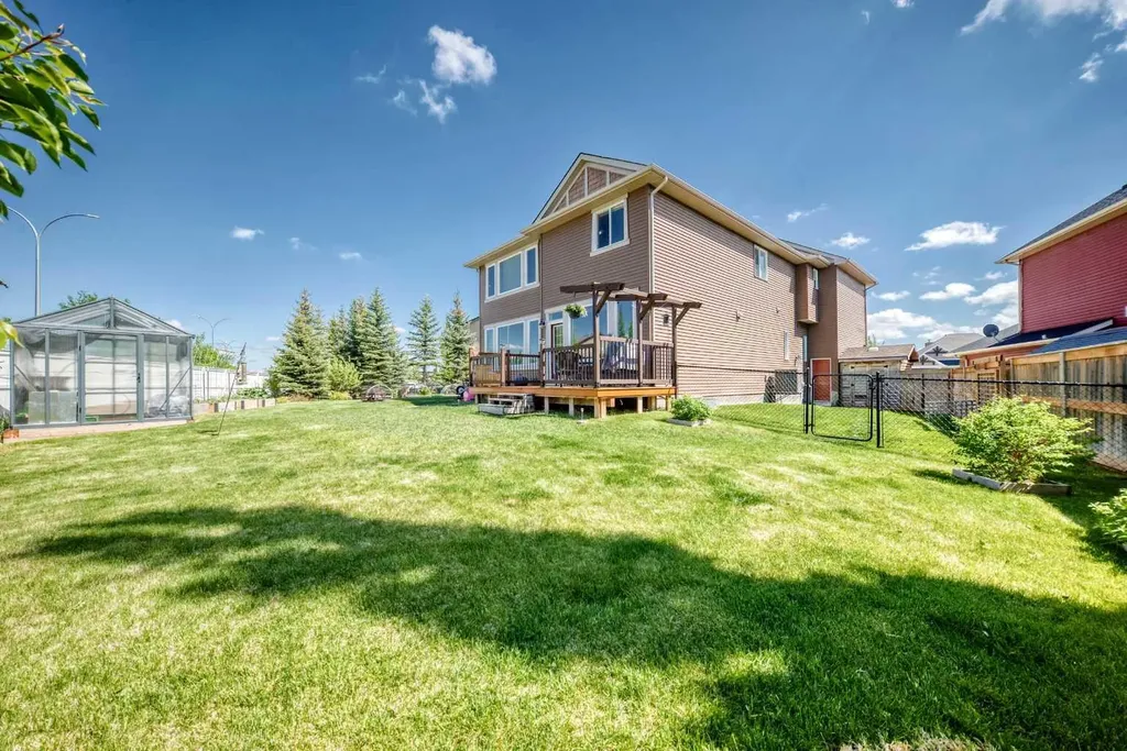 121 Drake Landing Manor Okotoks AB T1S 0E7