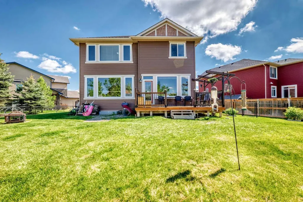 121 Drake Landing Manor Okotoks AB T1S 0E7