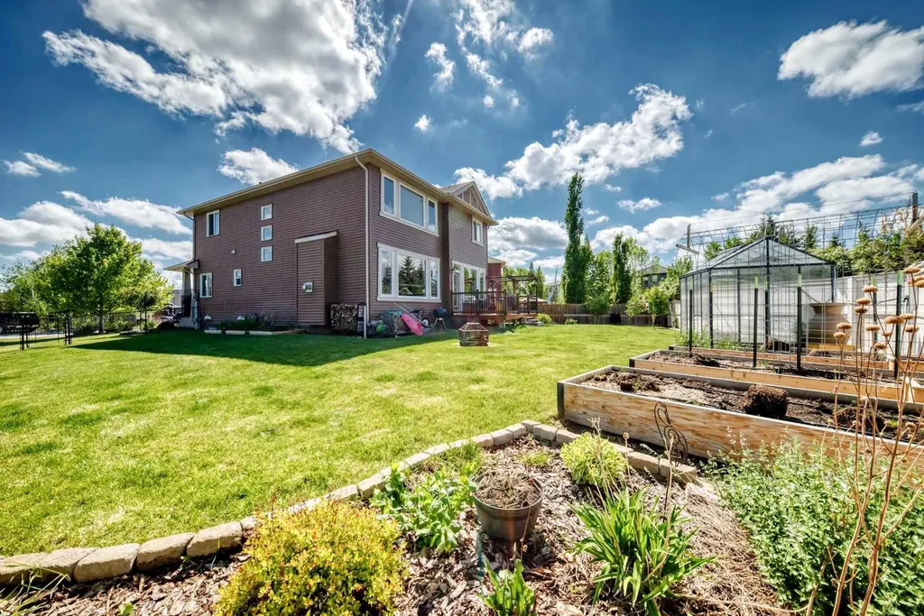 121 Drake Landing Manor Okotoks AB T1S 0E7