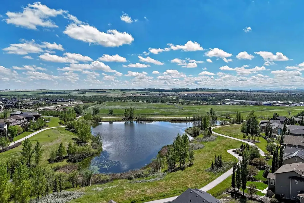 121 Drake Landing Manor Okotoks AB T1S 0E7