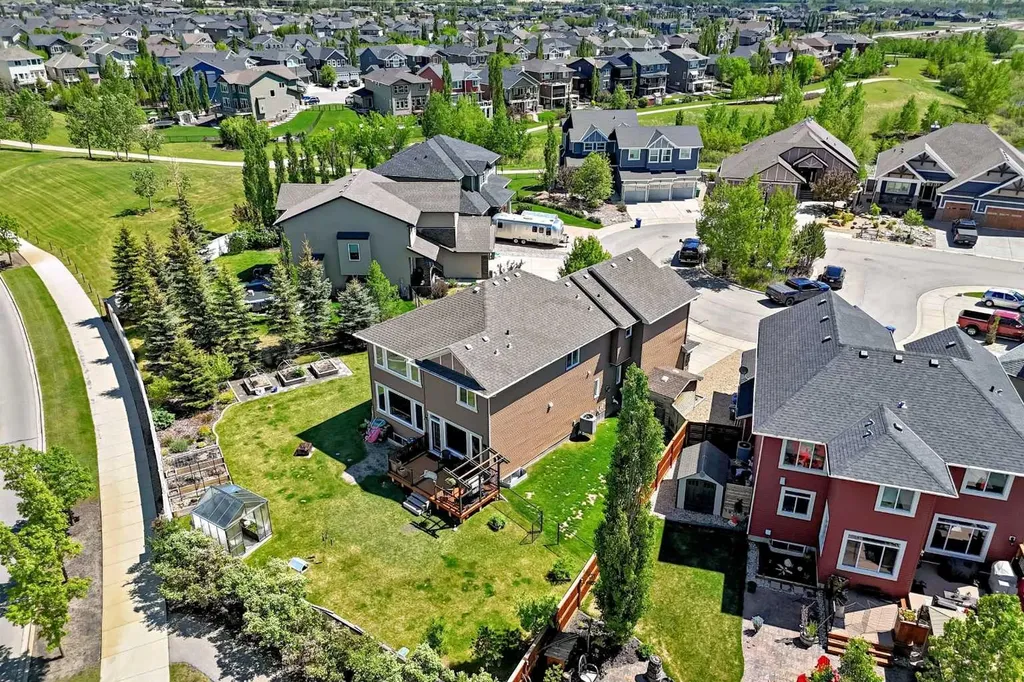 121 Drake Landing Manor Okotoks AB T1S 0E7