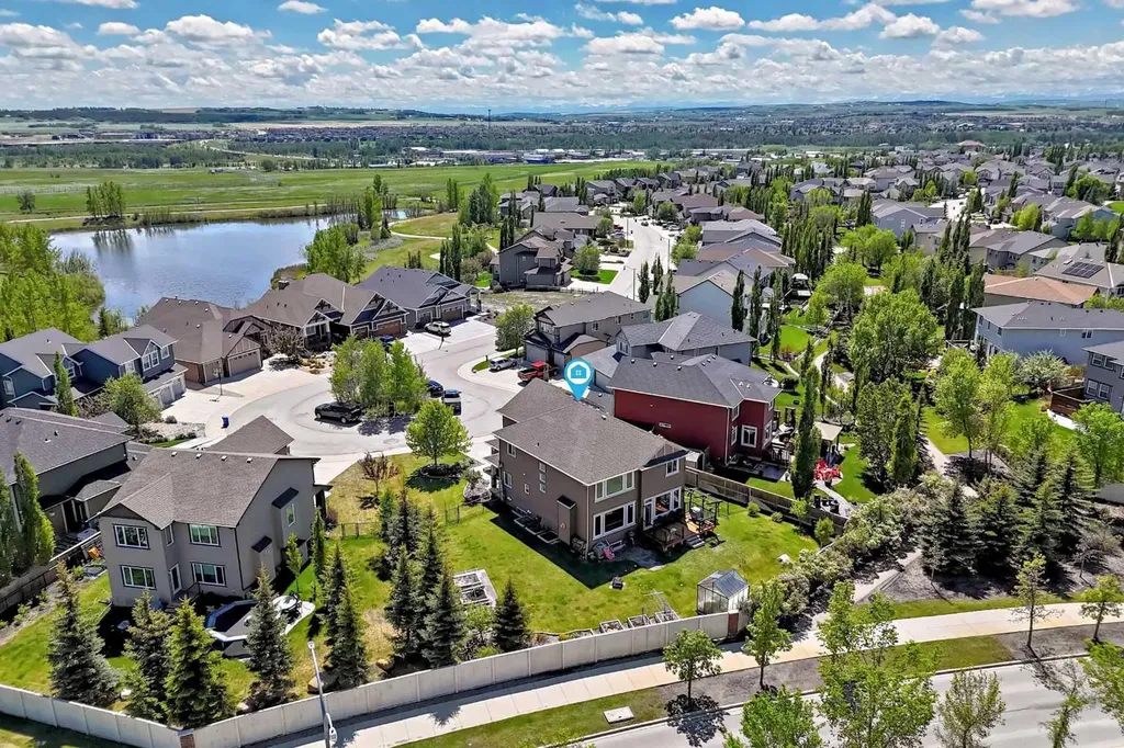 121 Drake Landing Manor Okotoks AB T1S 0E7