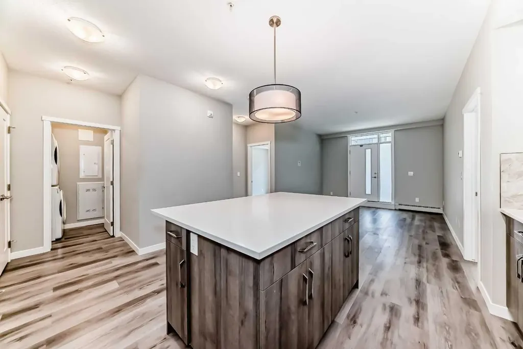 71 Shawnee Common SW Calgary AB T2Y 0R2