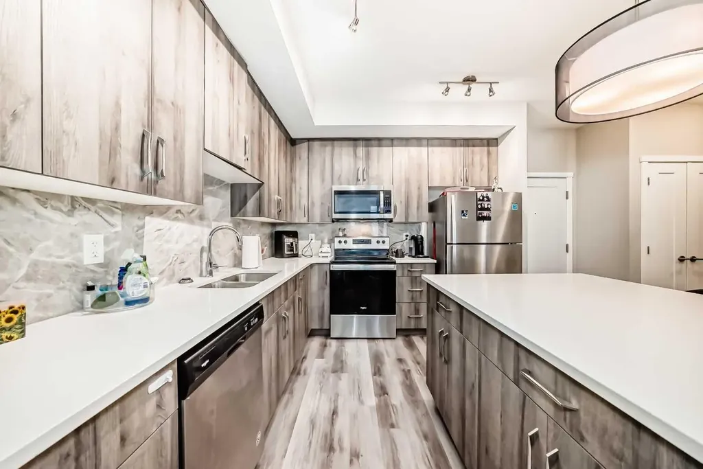71 Shawnee Common SW Calgary AB T2Y 0R2