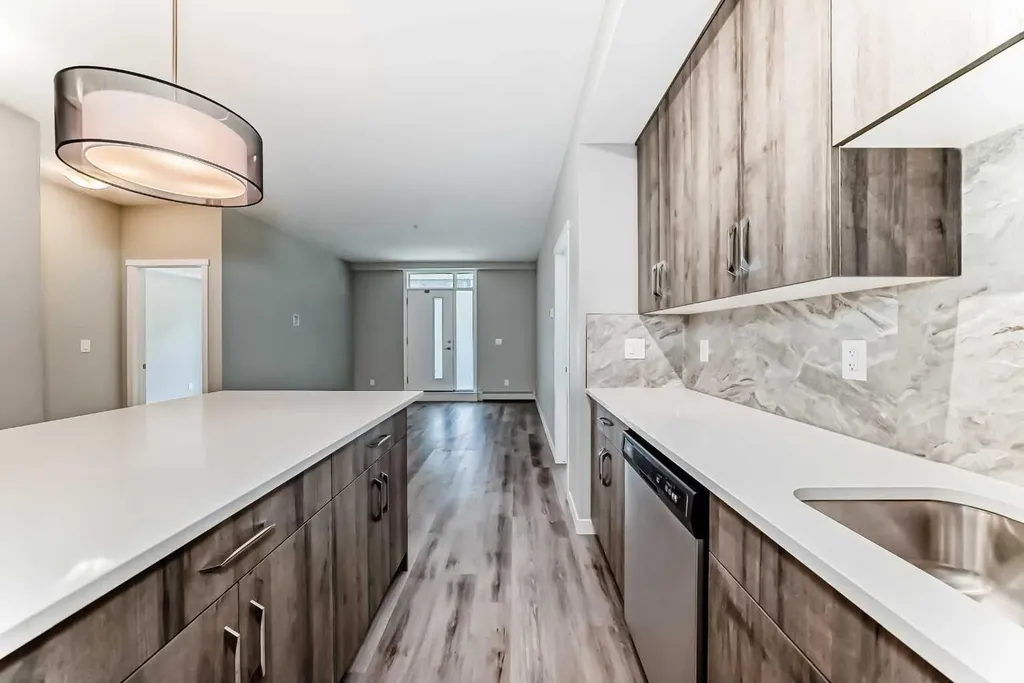 71 Shawnee Common SW Calgary AB T2Y 0R2