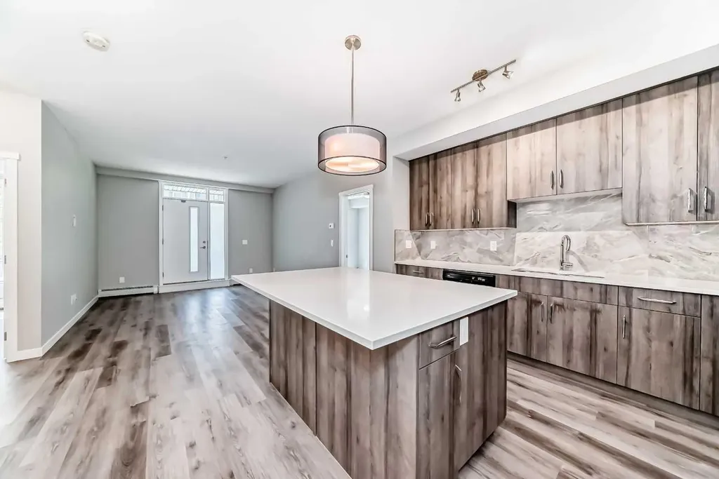 71 Shawnee Common SW Calgary AB T2Y 0R2