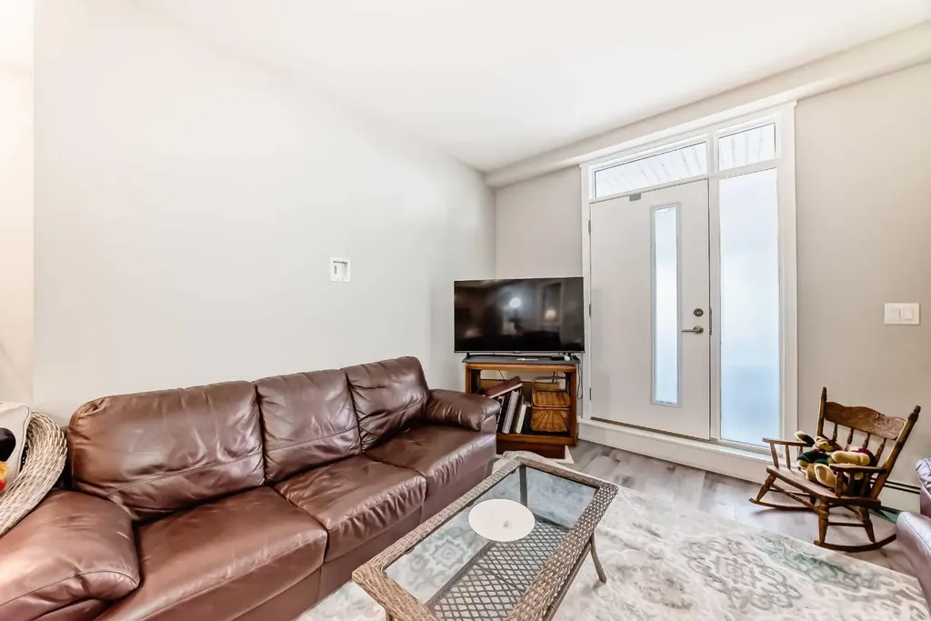 71 Shawnee Common SW Calgary AB T2Y 0R2