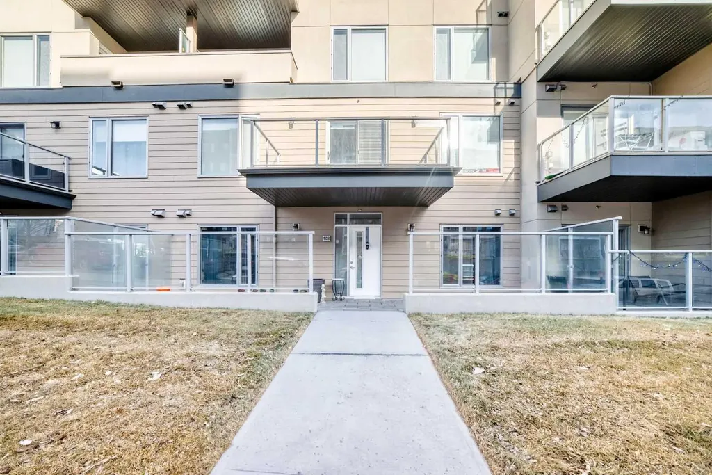 71 Shawnee Common SW Calgary AB T2Y 0R2