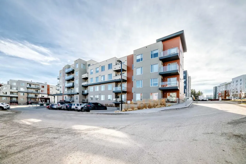71 Shawnee Common SW Calgary AB T2Y 0R2
