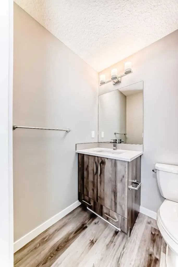 71 Shawnee Common SW Calgary AB T2Y 0R2