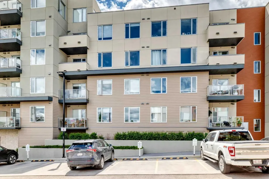 71 Shawnee Common SW Calgary AB T2Y 0R2