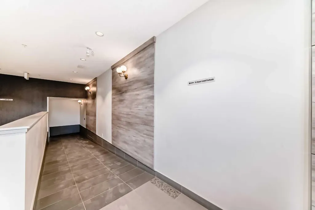 71 Shawnee Common SW Calgary AB T2Y 0R2