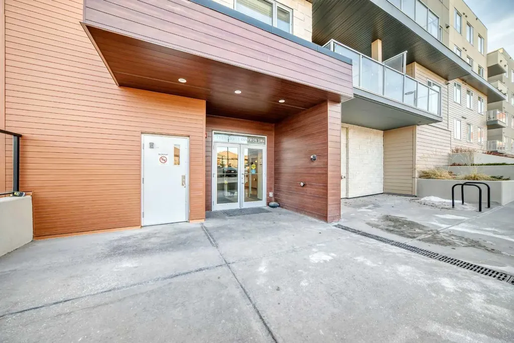 71 Shawnee Common SW Calgary AB T2Y 0R2