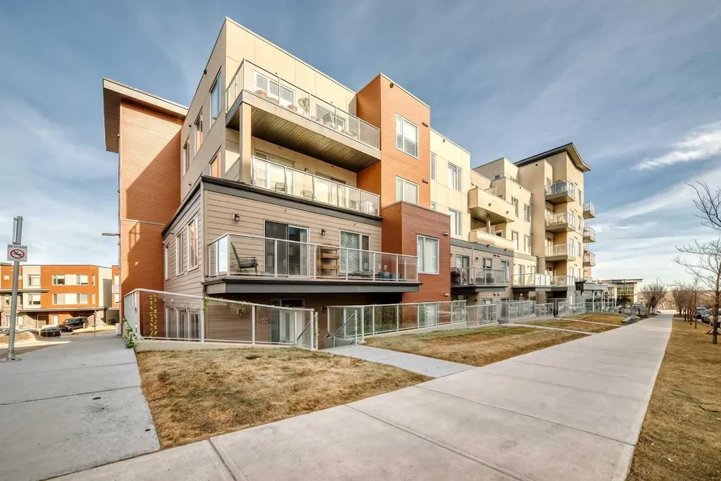 71 Shawnee Common SW Calgary AB T2Y 0R2