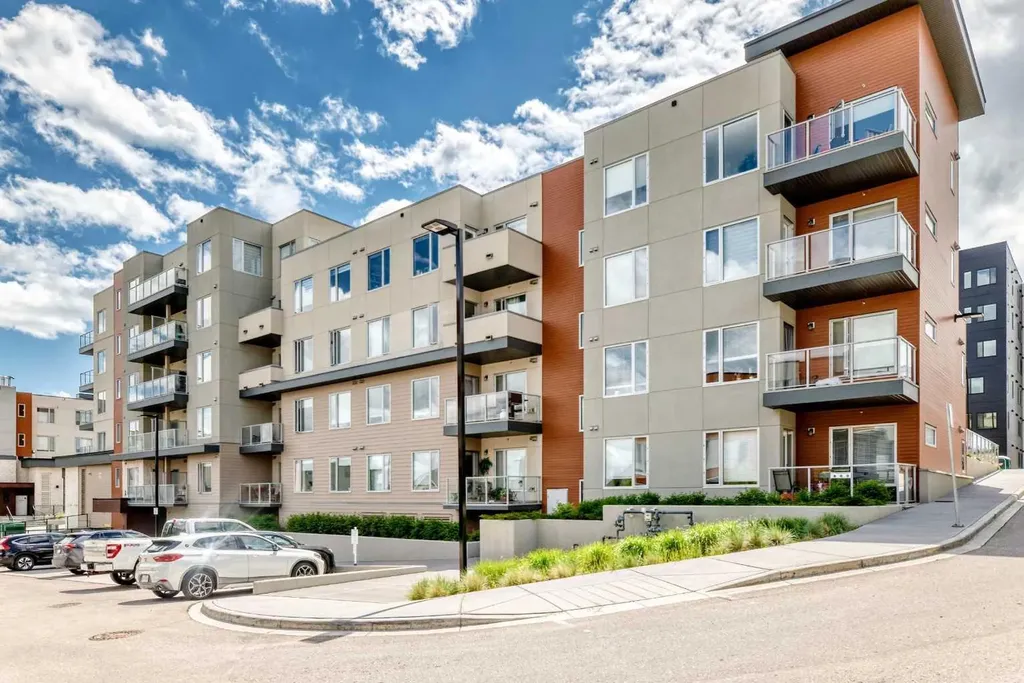 71 Shawnee Common SW Calgary AB T2Y 0R2
