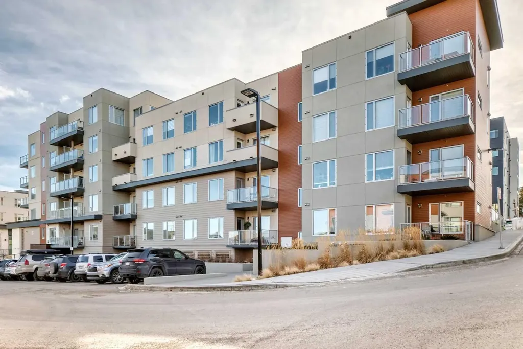 71 Shawnee Common SW Calgary AB T2Y 0R2