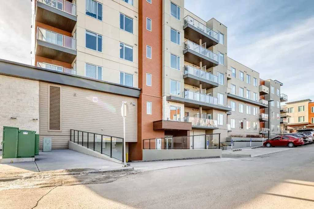 71 Shawnee Common SW Calgary AB T2Y 0R2