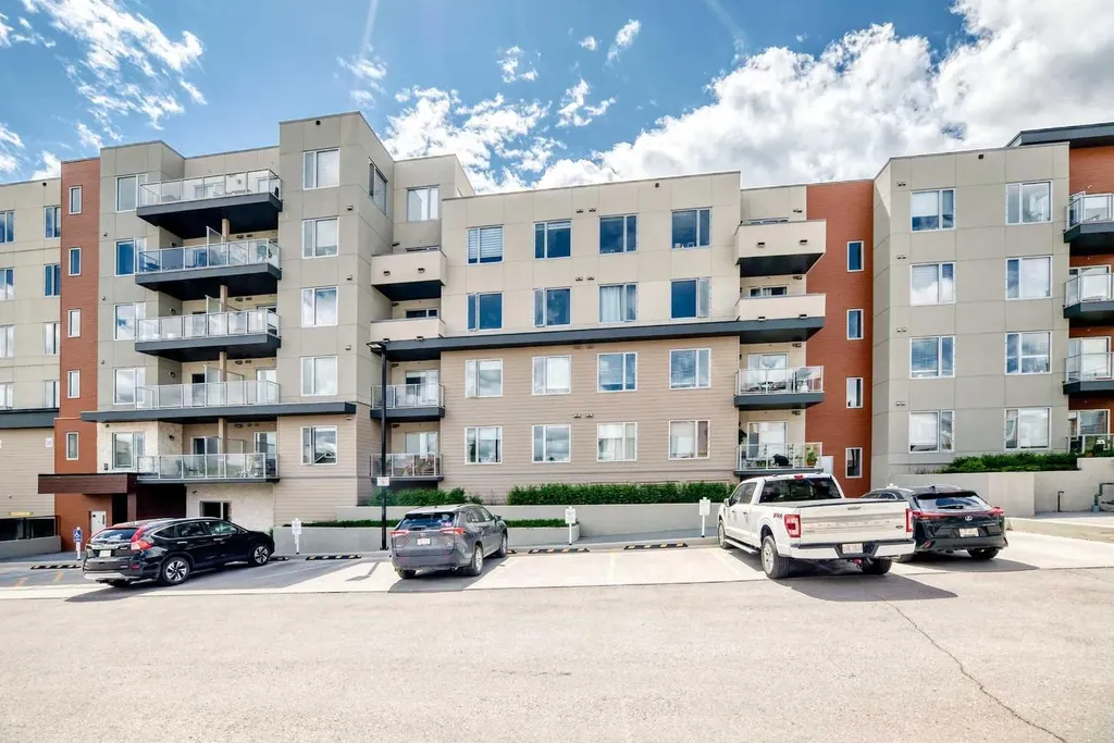 71 Shawnee Common SW Calgary AB T2Y 0R2