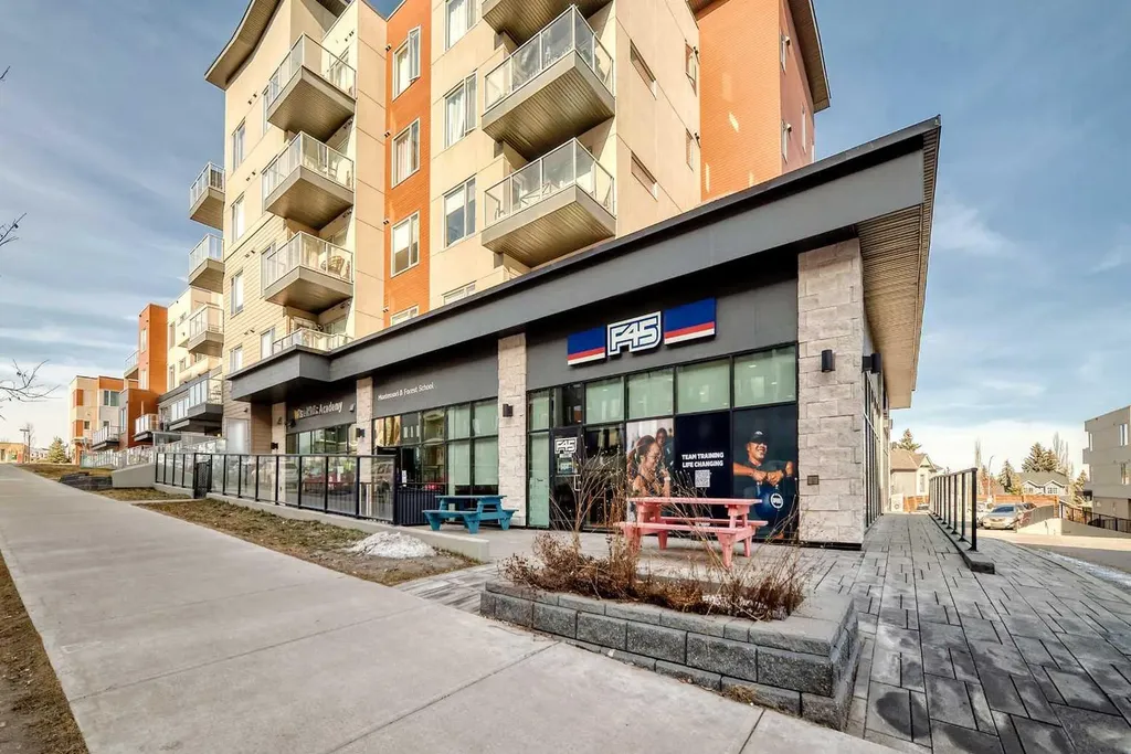 71 Shawnee Common SW Calgary AB T2Y 0R2