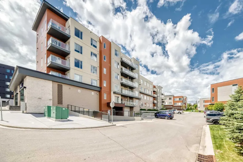 71 Shawnee Common SW Calgary AB T2Y 0R2