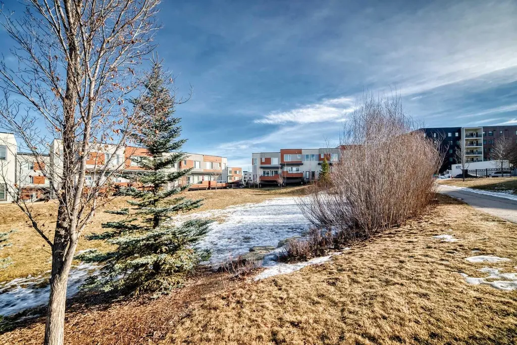 71 Shawnee Common SW Calgary AB T2Y 0R2