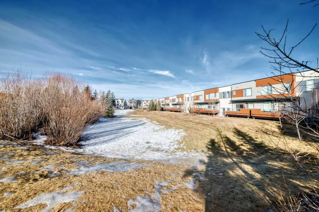 71 Shawnee Common SW Calgary AB T2Y 0R2