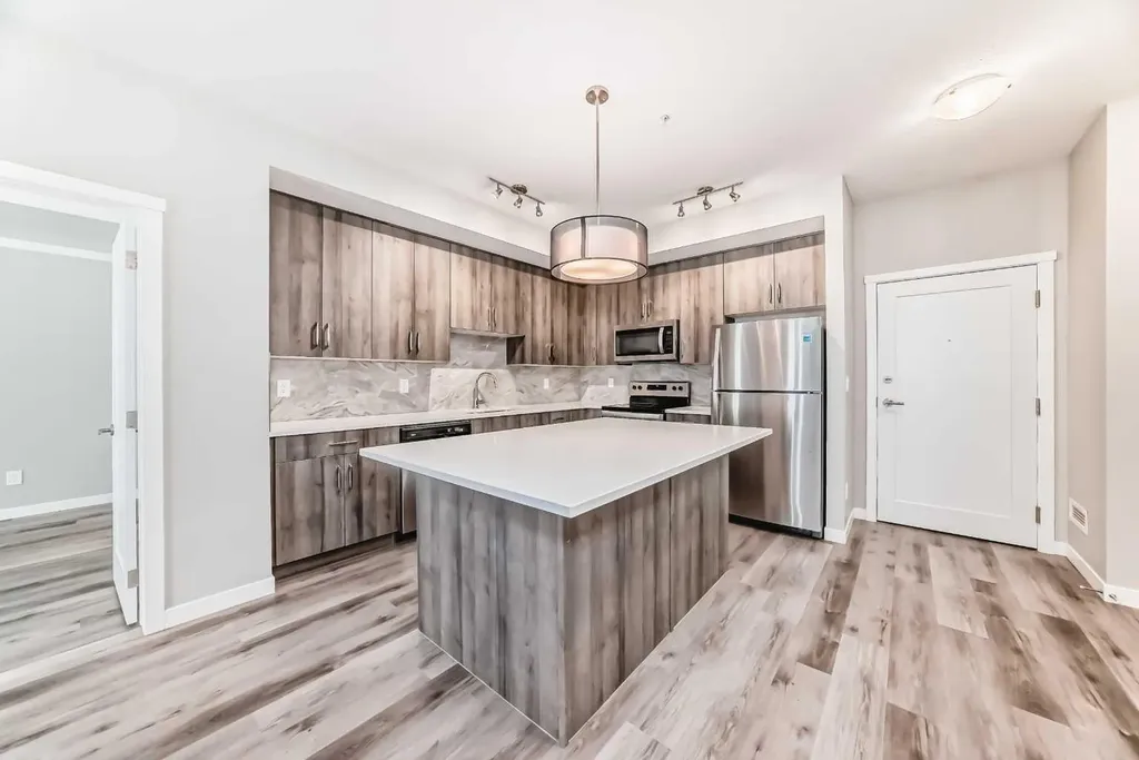 71 Shawnee Common SW Calgary AB T2Y 0R2