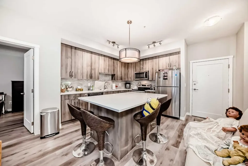 71 Shawnee Common SW Calgary AB T2Y 0R2